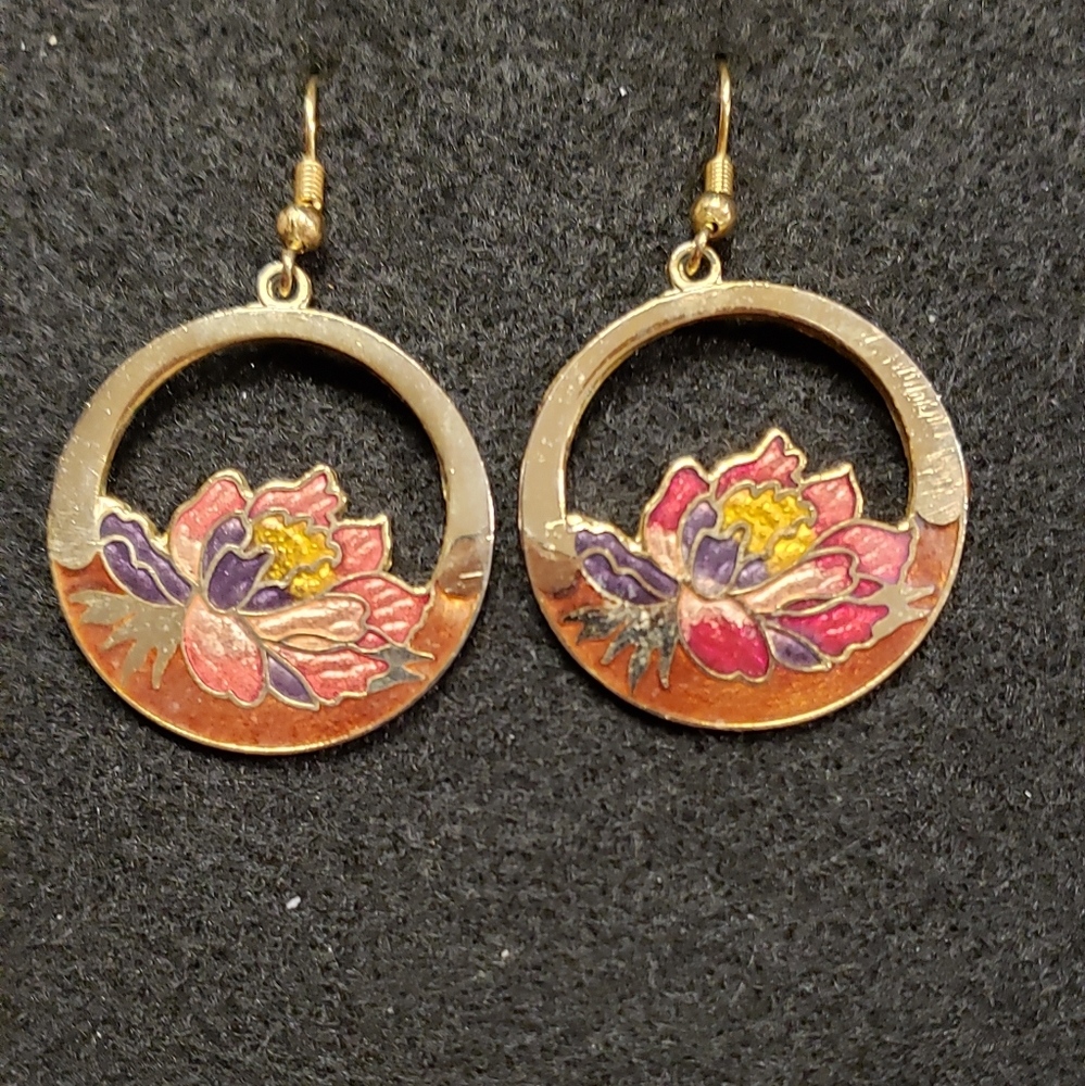 Vintage gold tone enamel flower earrings